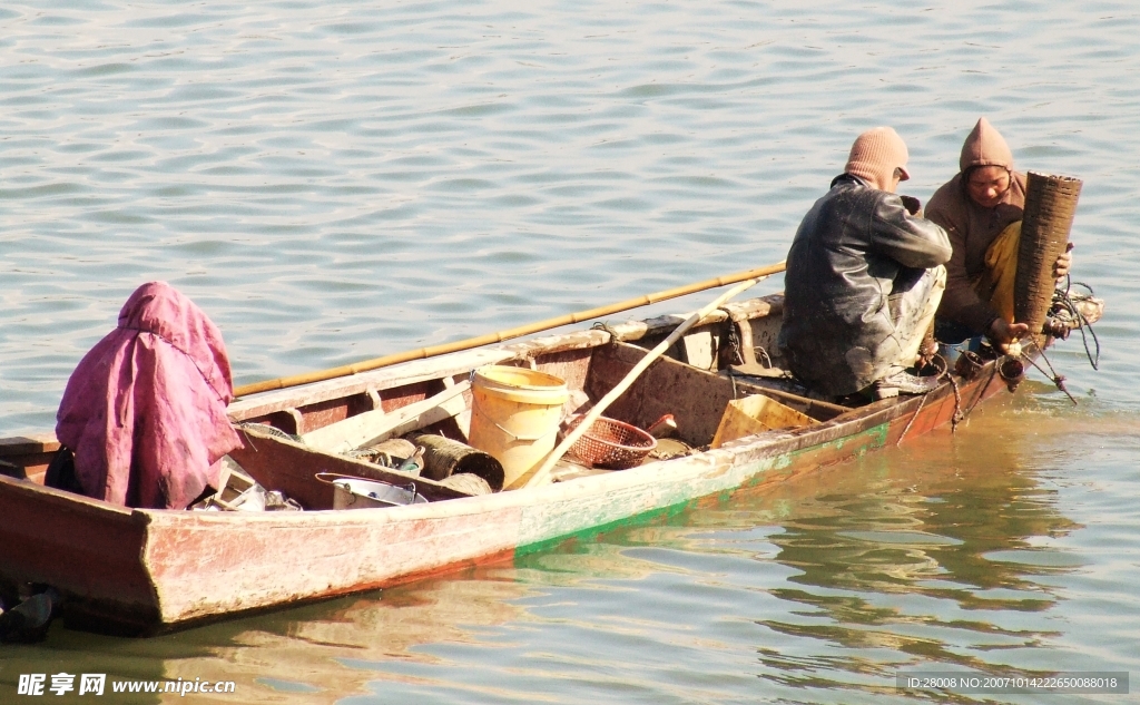 江上渔民