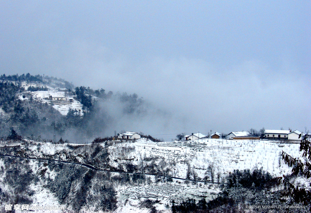 女媧山雪景