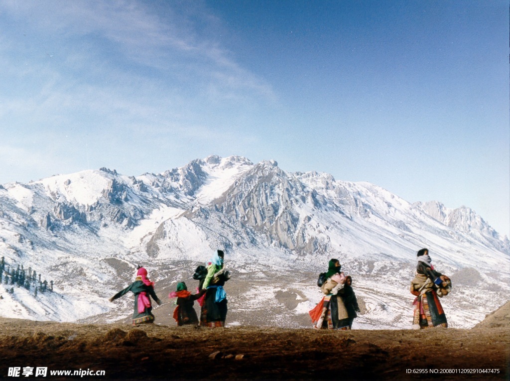 人與雪山