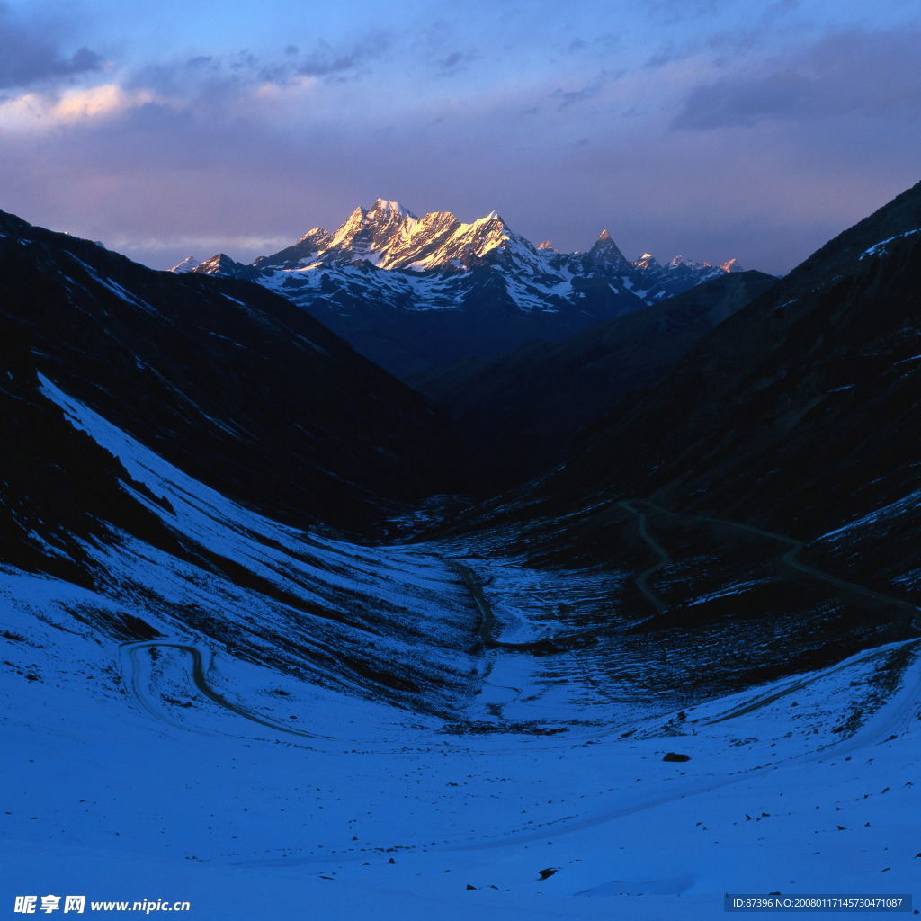 高原雪山