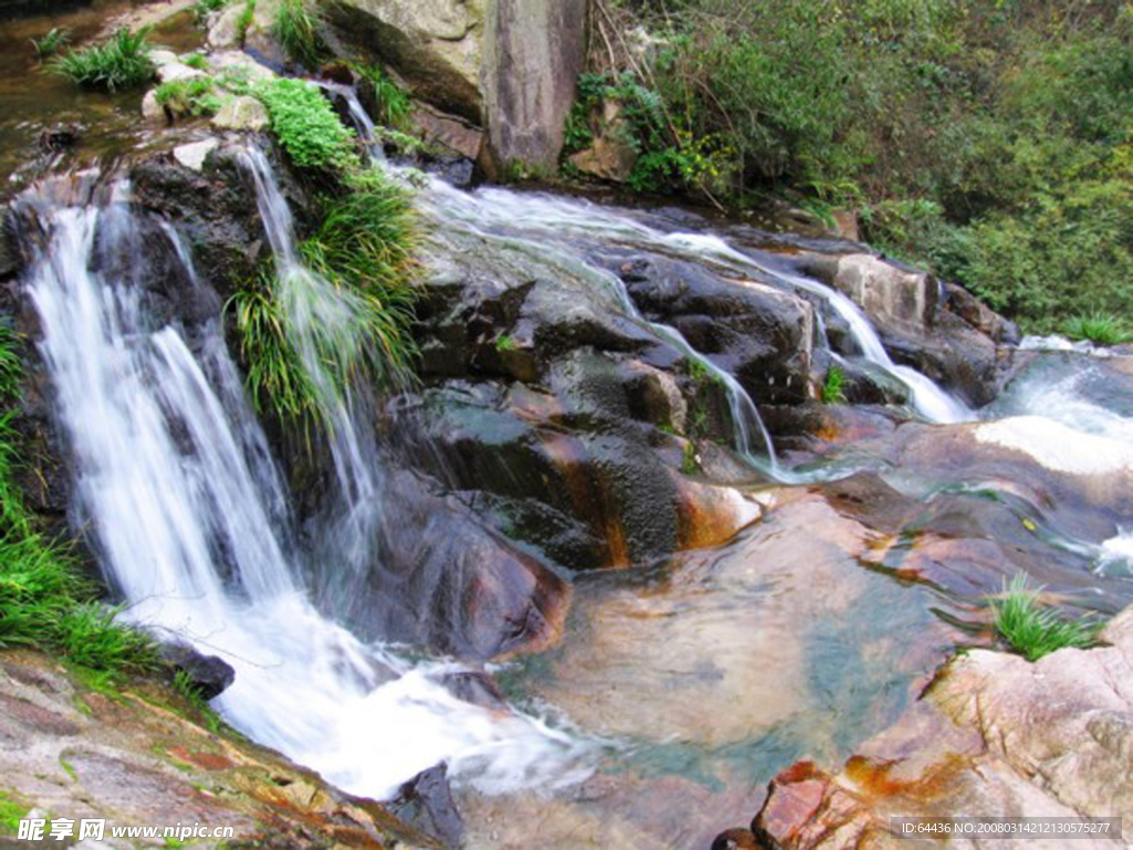 溪水