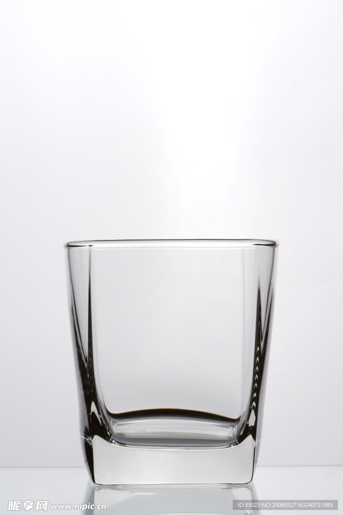 玻璃杯