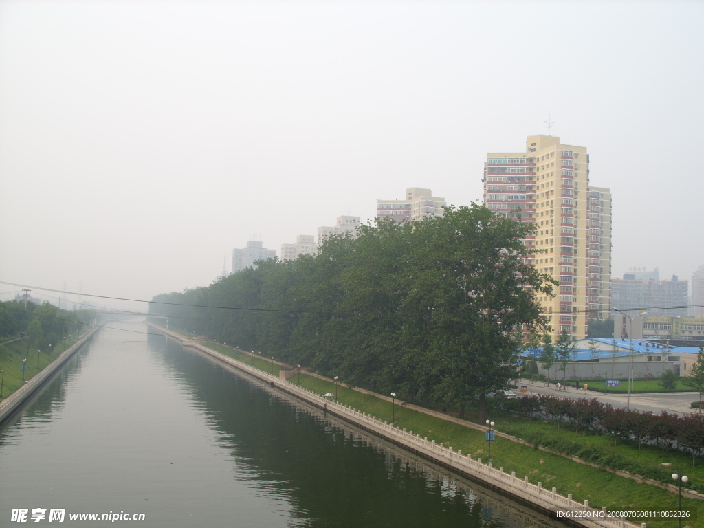 市內(nèi)小河