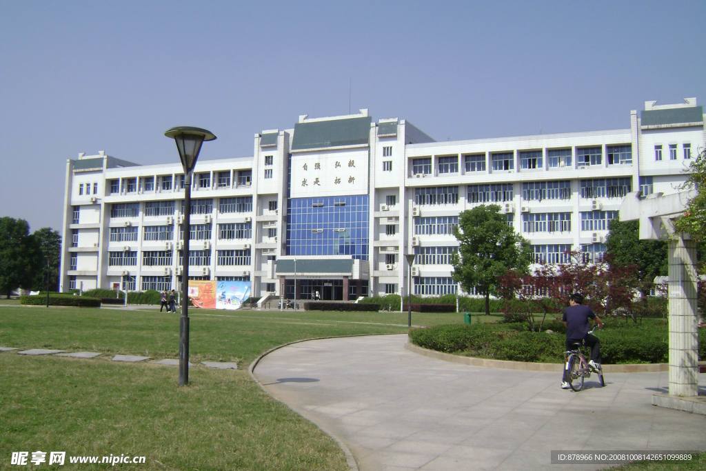 武漢大學(xué)教五樓建筑物