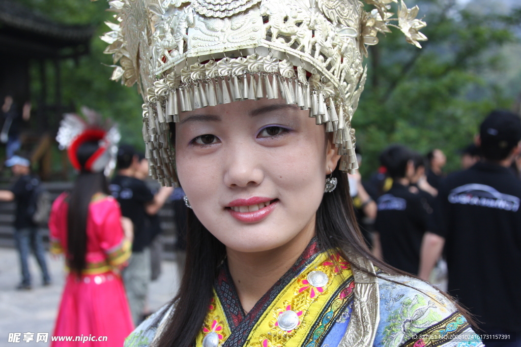 張家界漂亮的少數(shù)民族少女