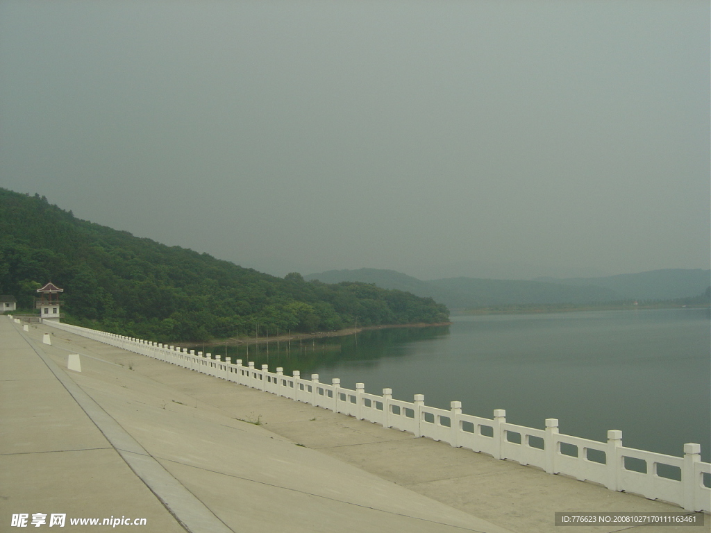 沿湖美景