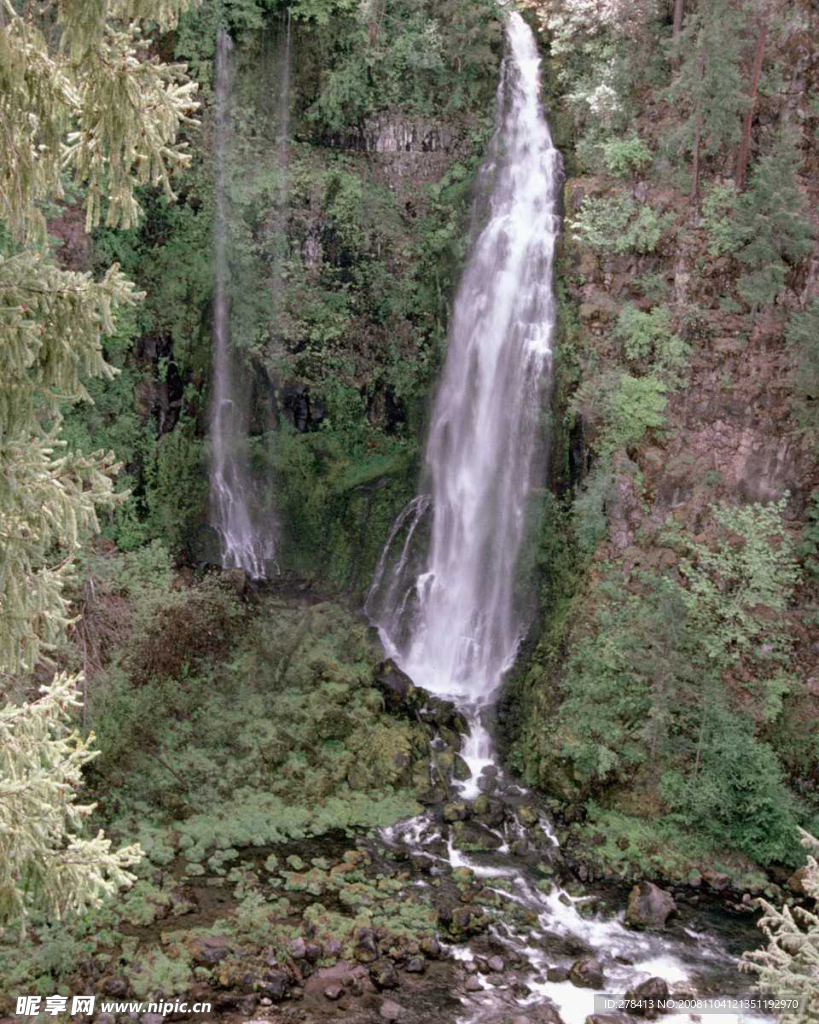秀麗山水 瀑布美景 山澗溪流