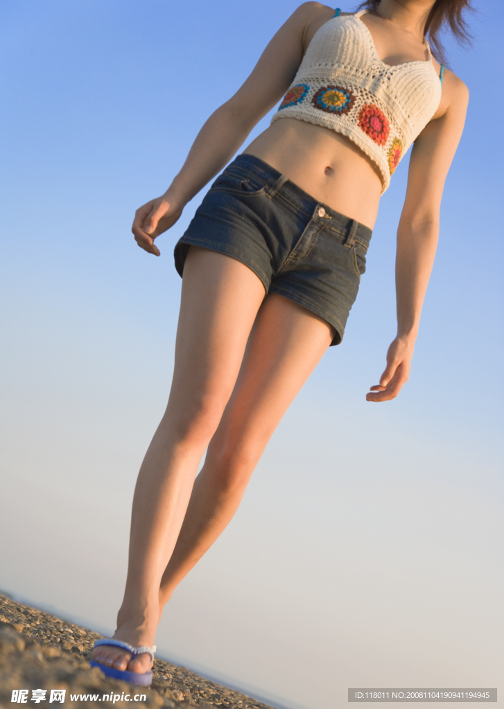 藍(lán)天美女