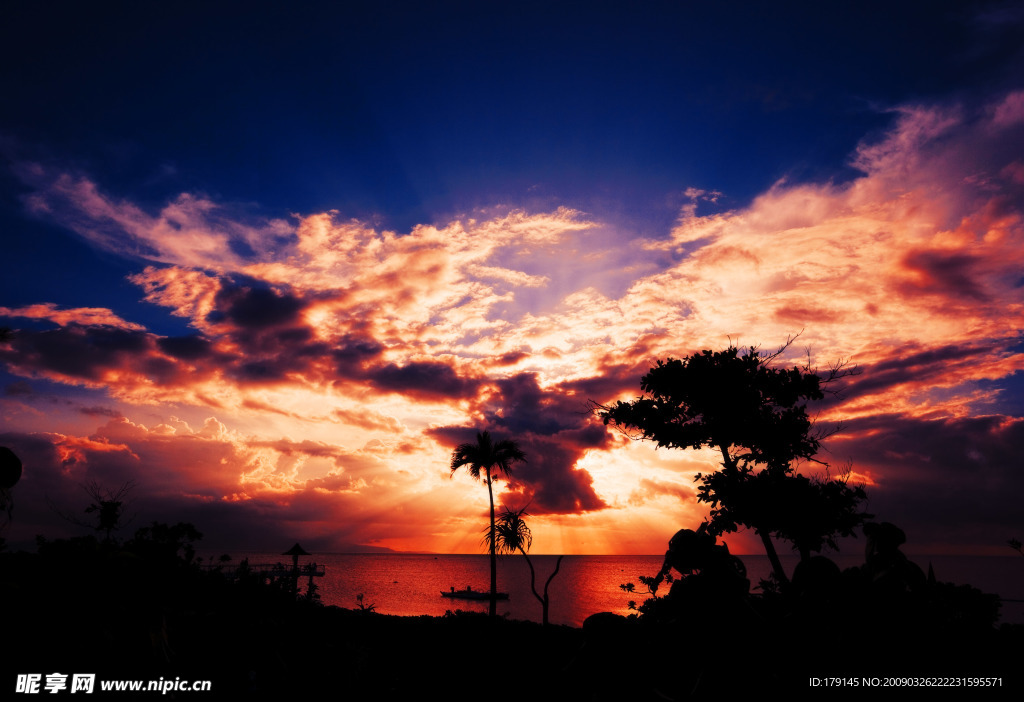 日本冲绳石垣岛的夕阳