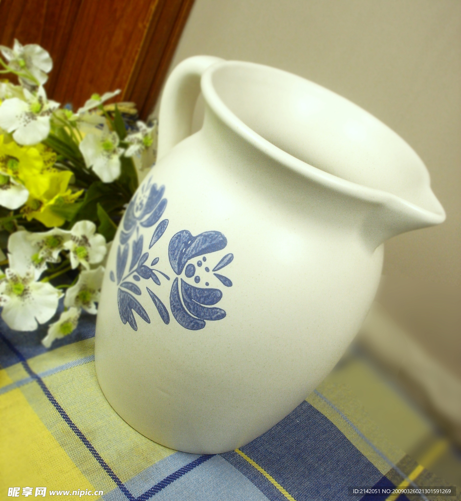 蓝花白花瓶水罐