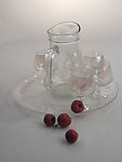 玻璃水壶与水果组合