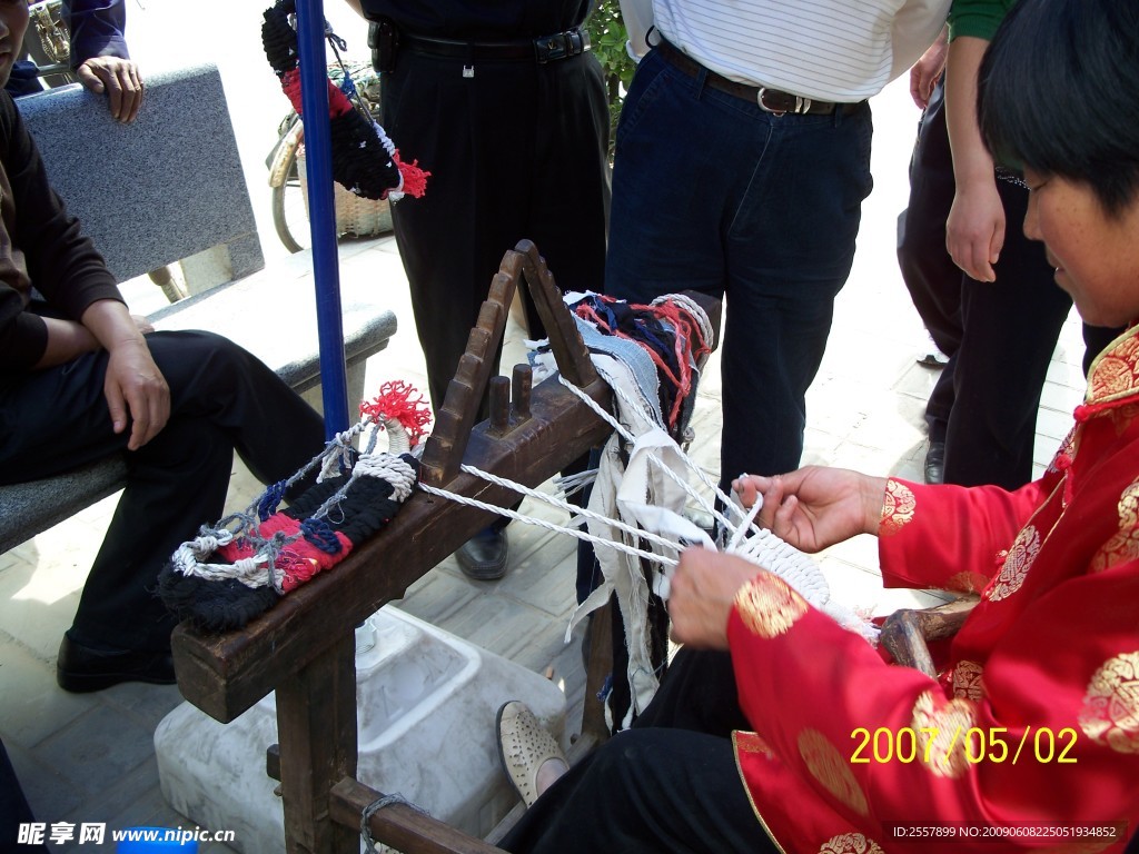 西安街邊小攤的織布機