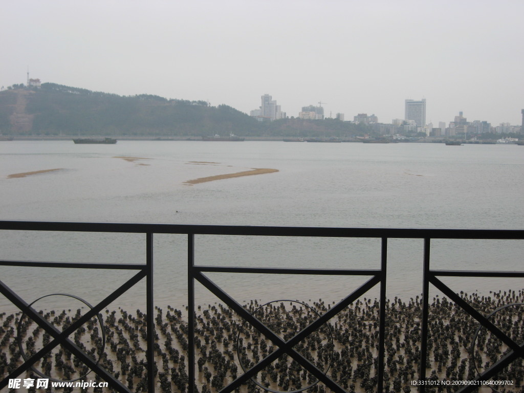 海邊的欄桿