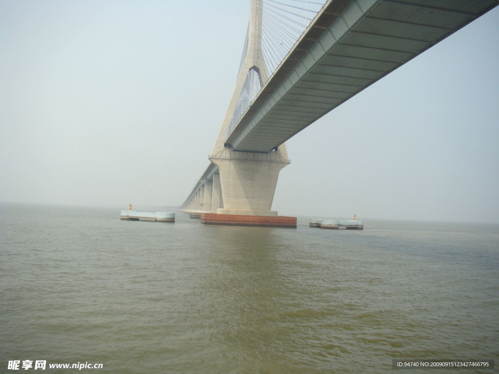 雄偉壯觀的東海大橋