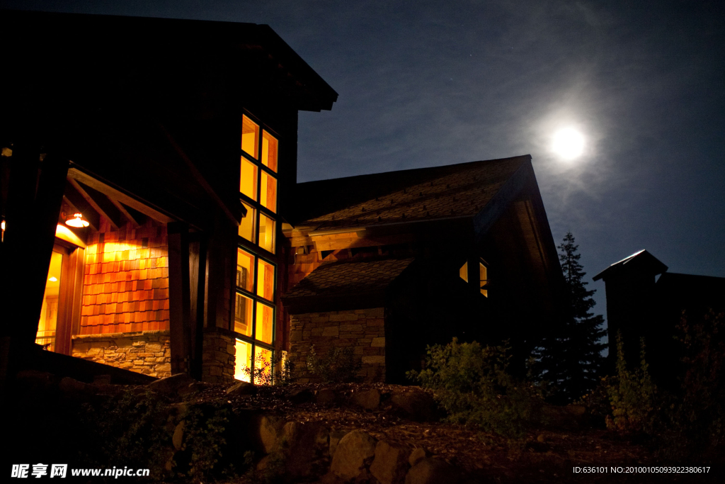 夜色别墅 木房 天空 月光 灯光