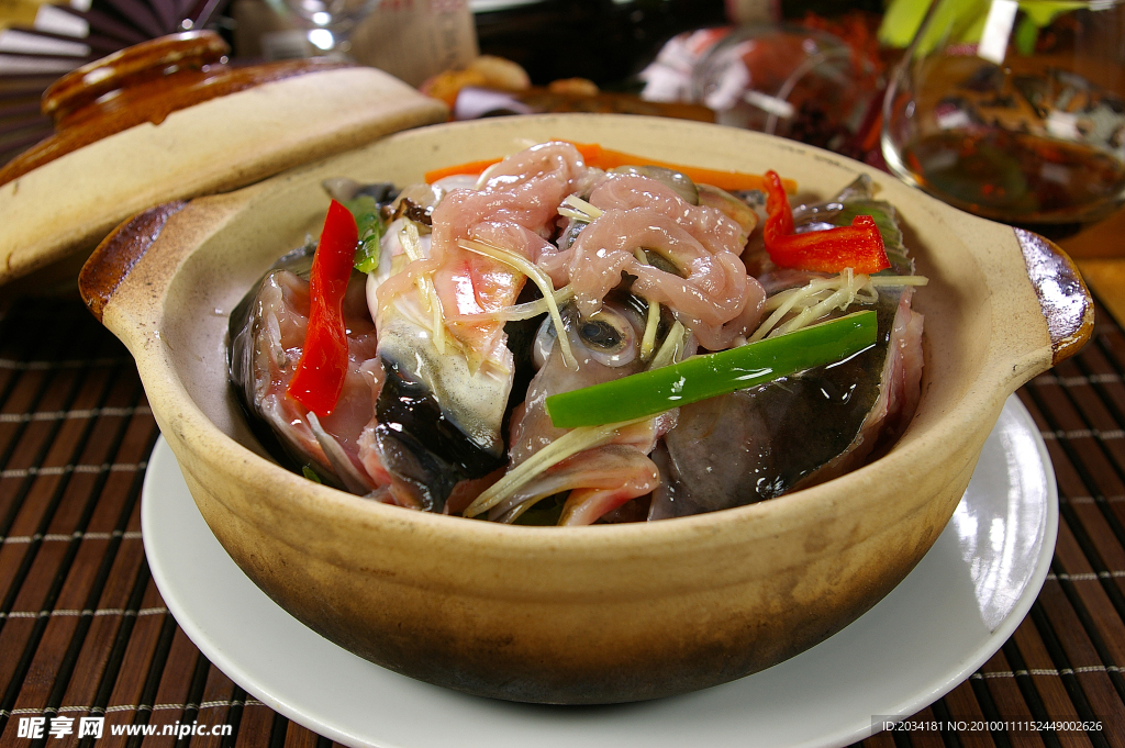 傳統(tǒng)紅燒魚頭煲
