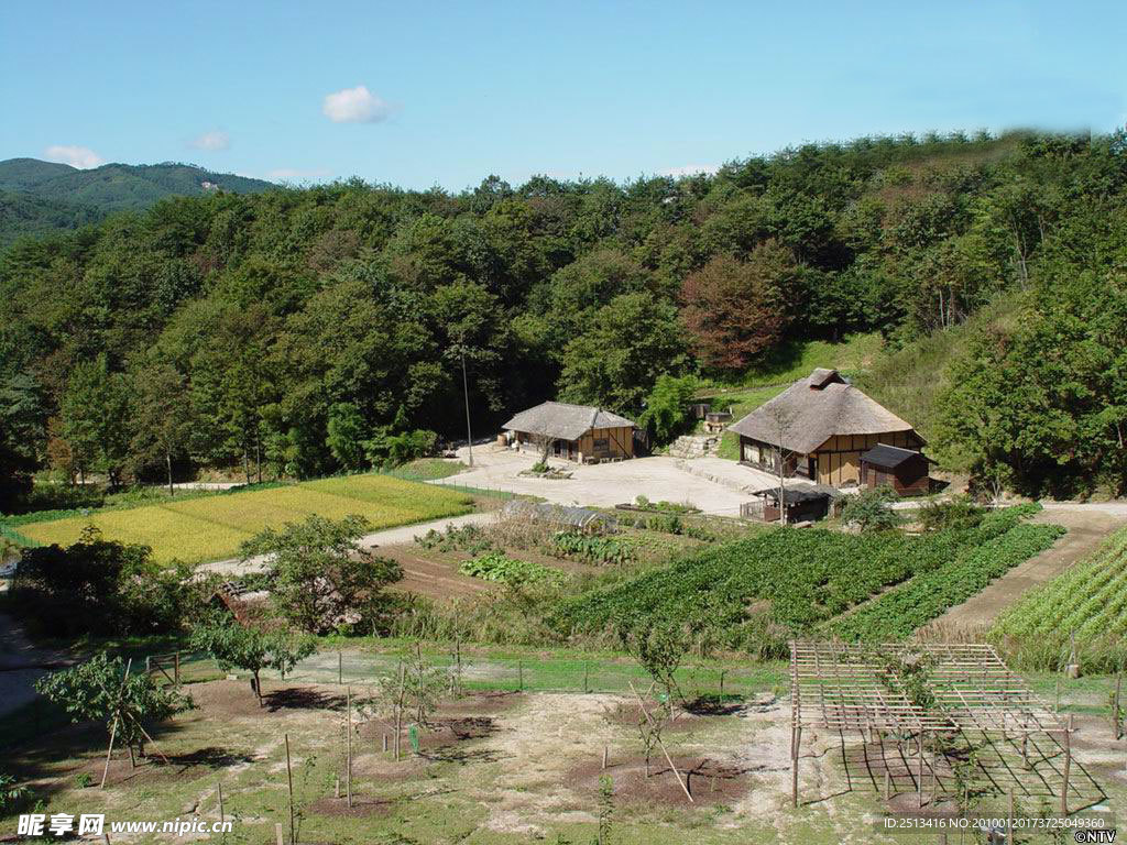 青山腳下
