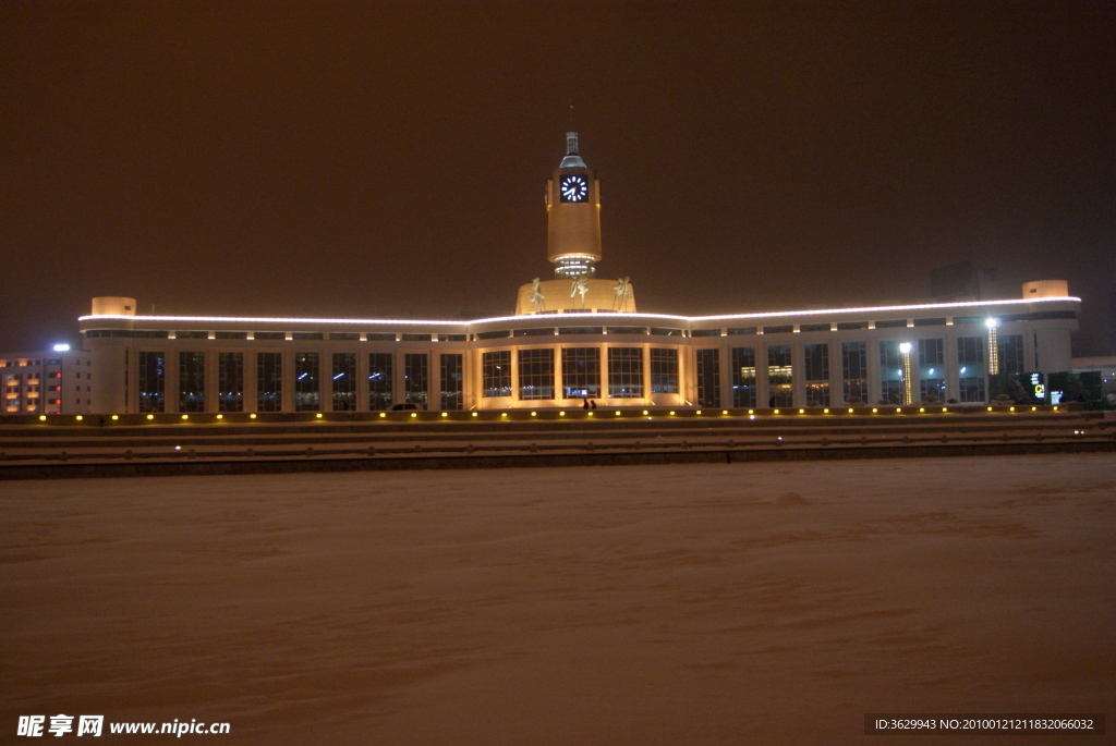 雪夜天津站