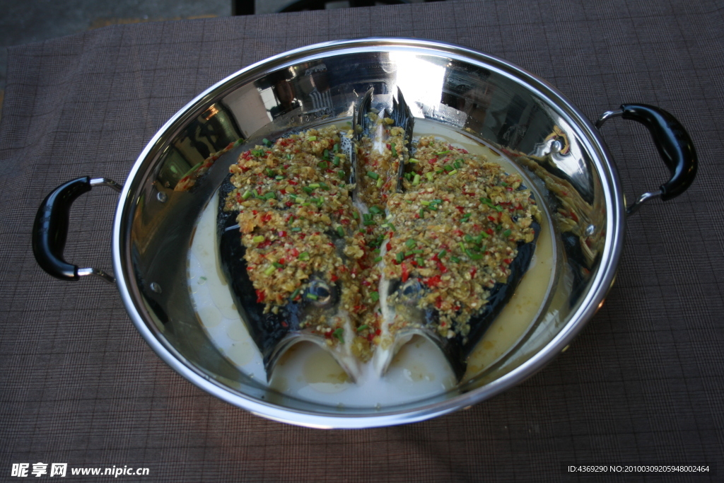 美食 野生蓮藕魚頭