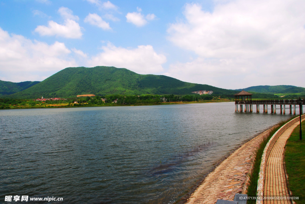風景秀麗侖山湖