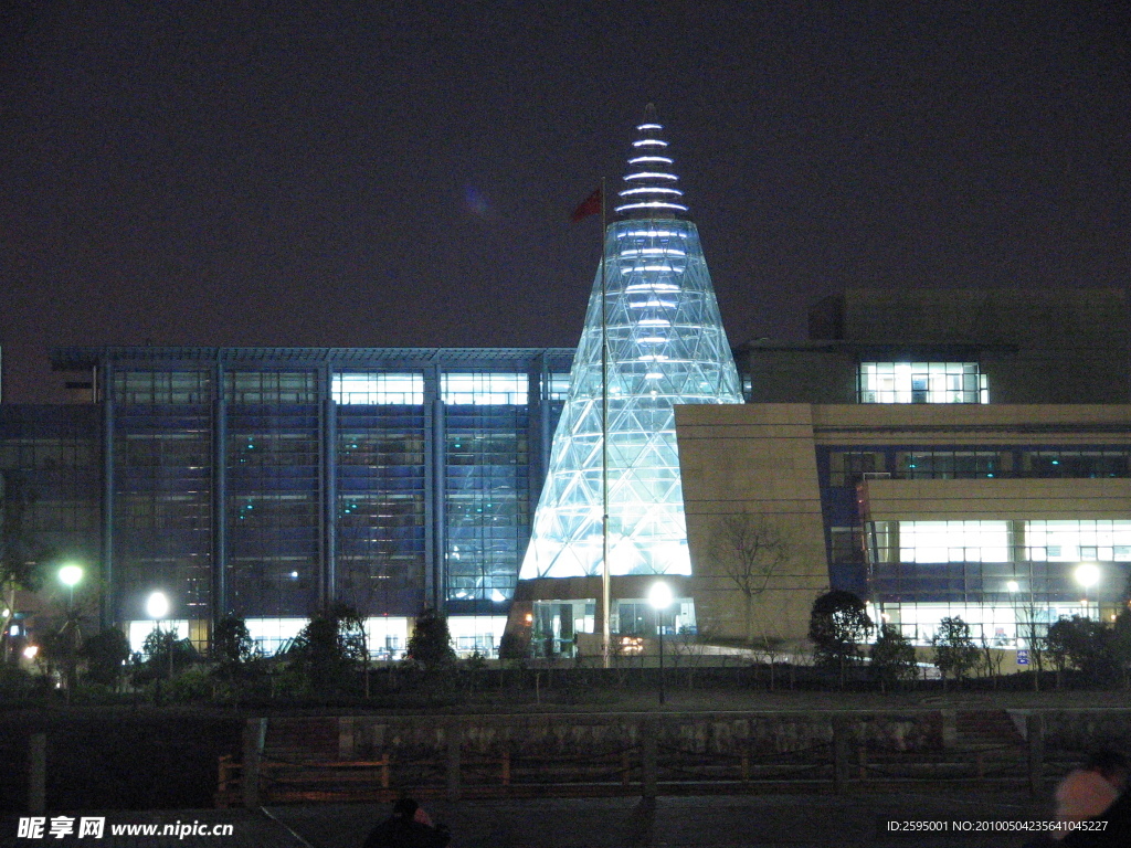 浙江大學(xué) 城市學(xué)院 夜景