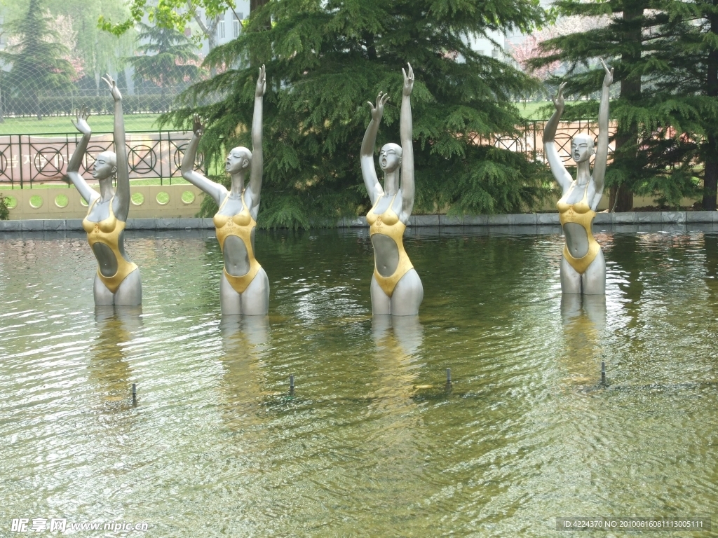 水中雕塑
