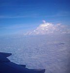 机翼下的云山与云海