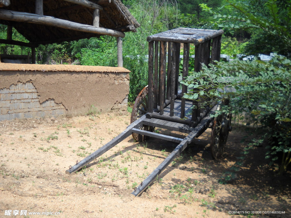 象牙山庄里的古代囚车