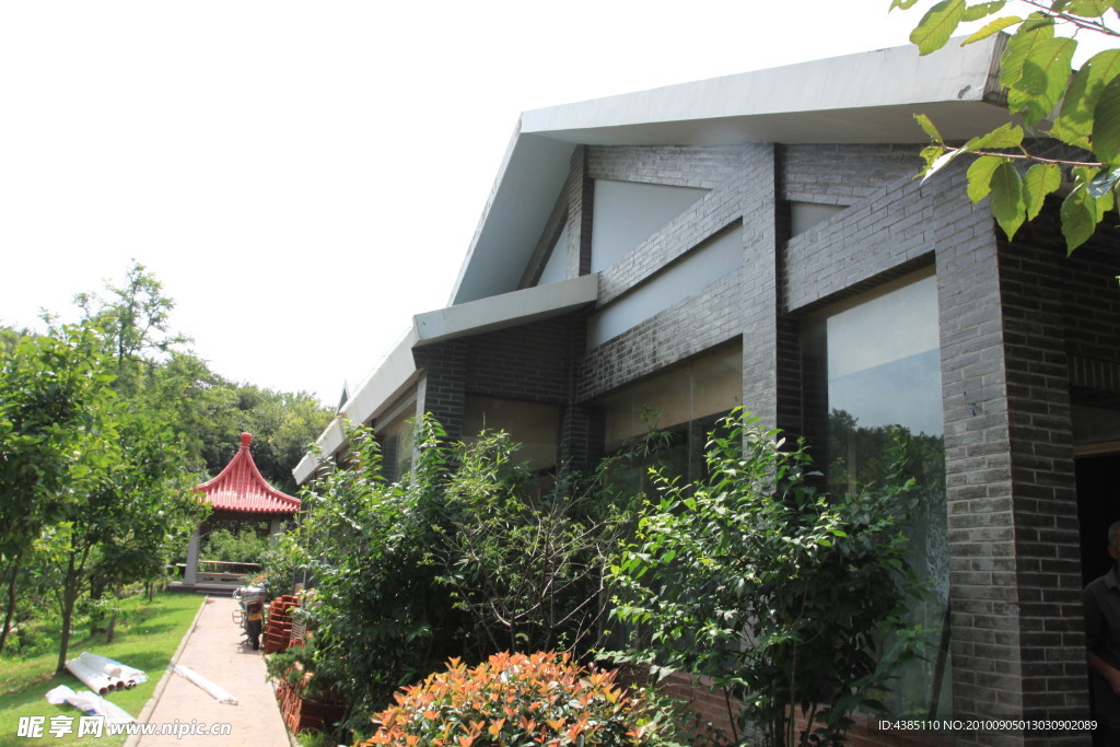 建設中的 園林 建筑 玻璃 古建筑 樹木 陽光 背景 設計素材