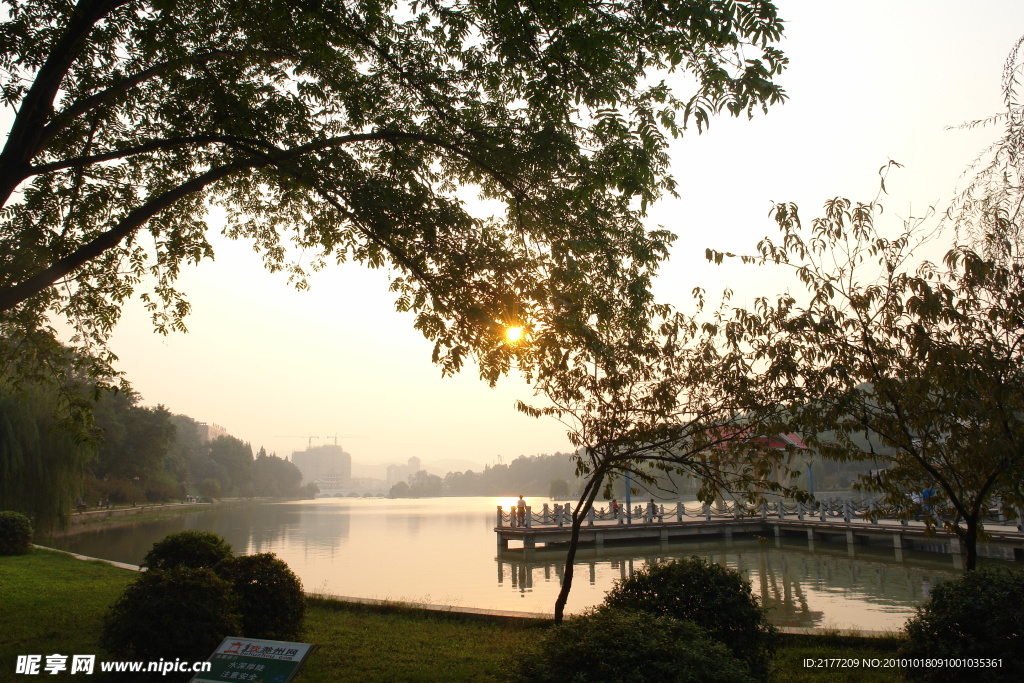安徽滁州南湖夕阳