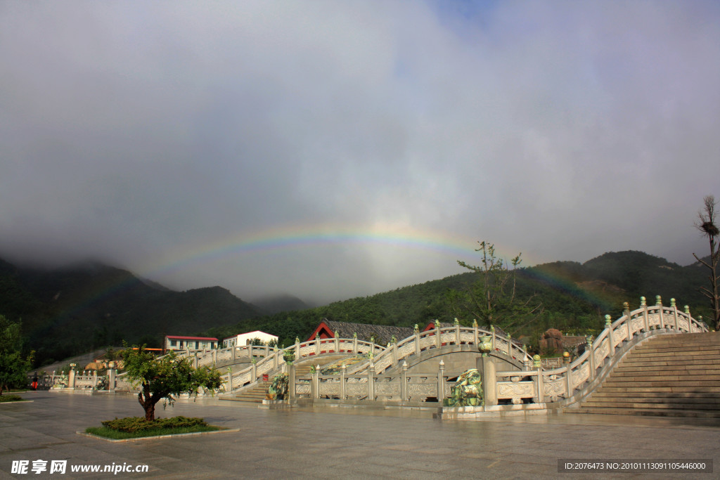 旅游仙菇頂 雨中彩虹