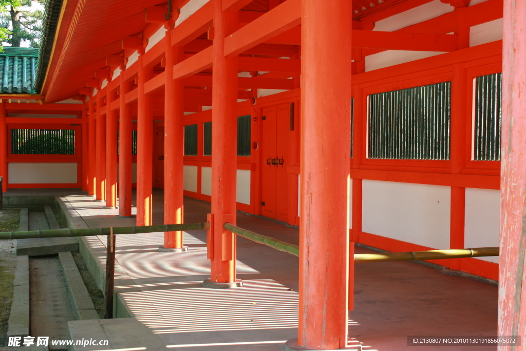日本京都平安神宫日式柱廊
