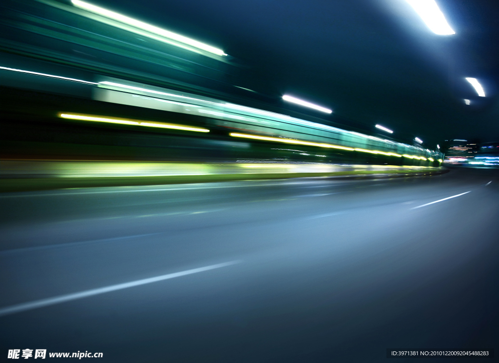 夜晚城市公路