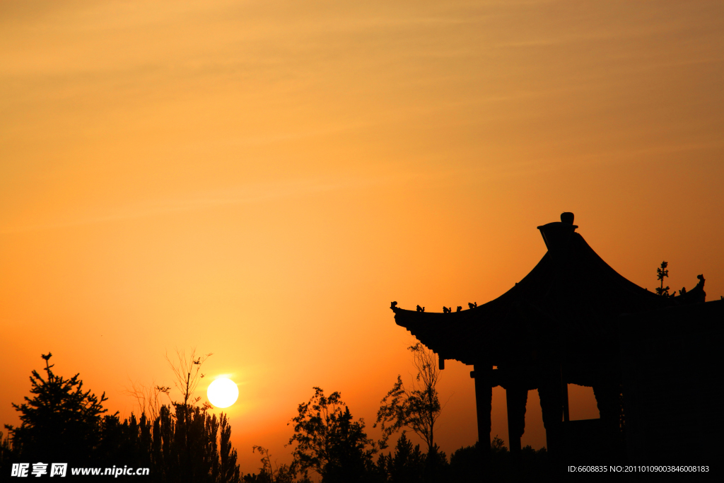 夕陽中的蘇武廟