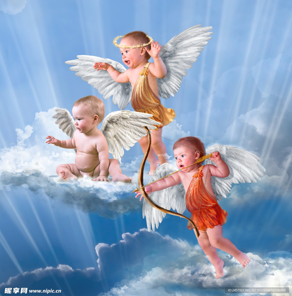 天空云彩上的天使婴儿宝宝
