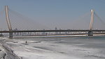 大桥冰河畔湖