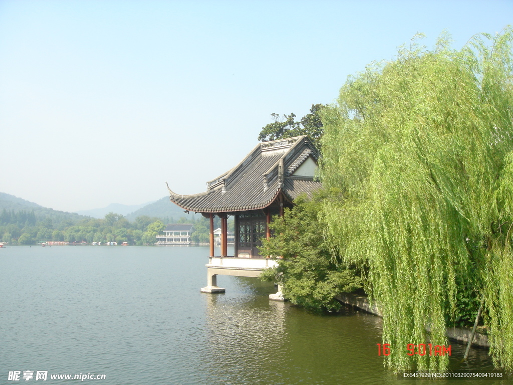 湖邊景色