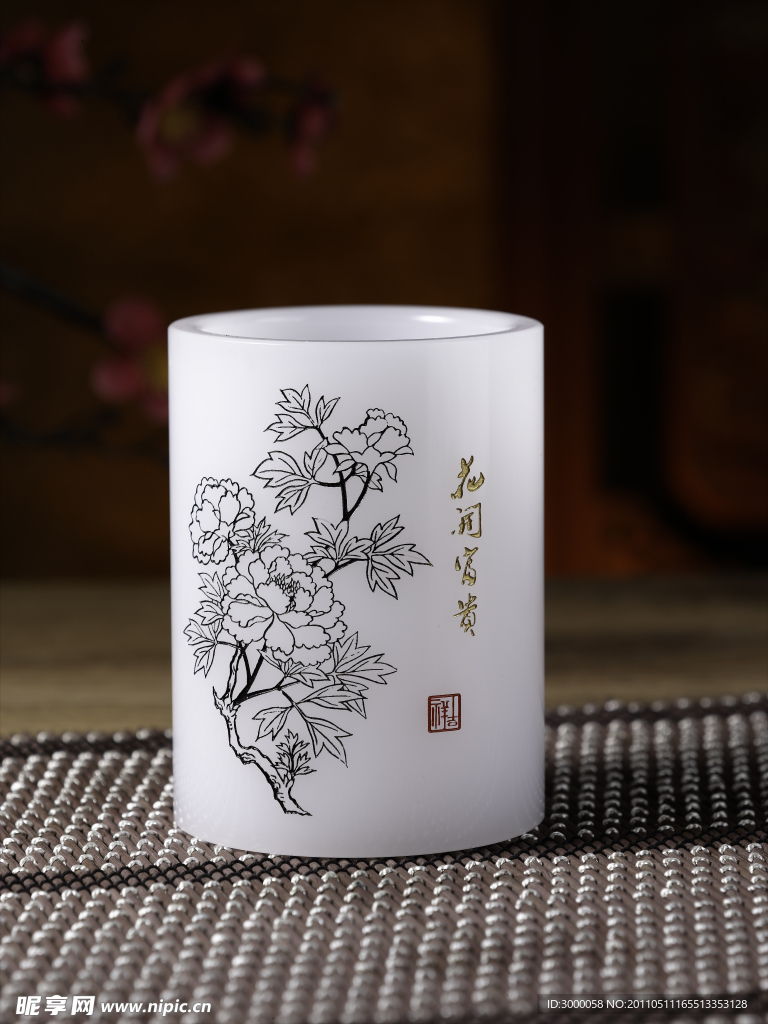 花開富貴白描筆筒