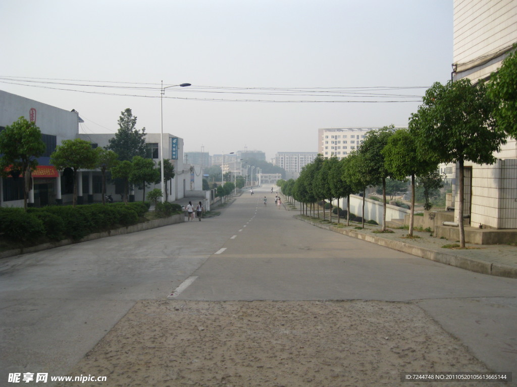 大學(xué)校園走廊