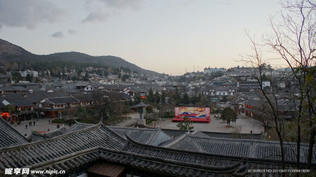 古城晨光