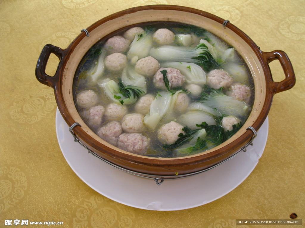 雙丸煲奶白菜