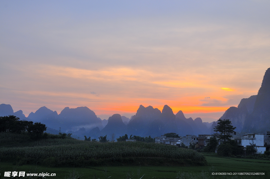 晚霞 山