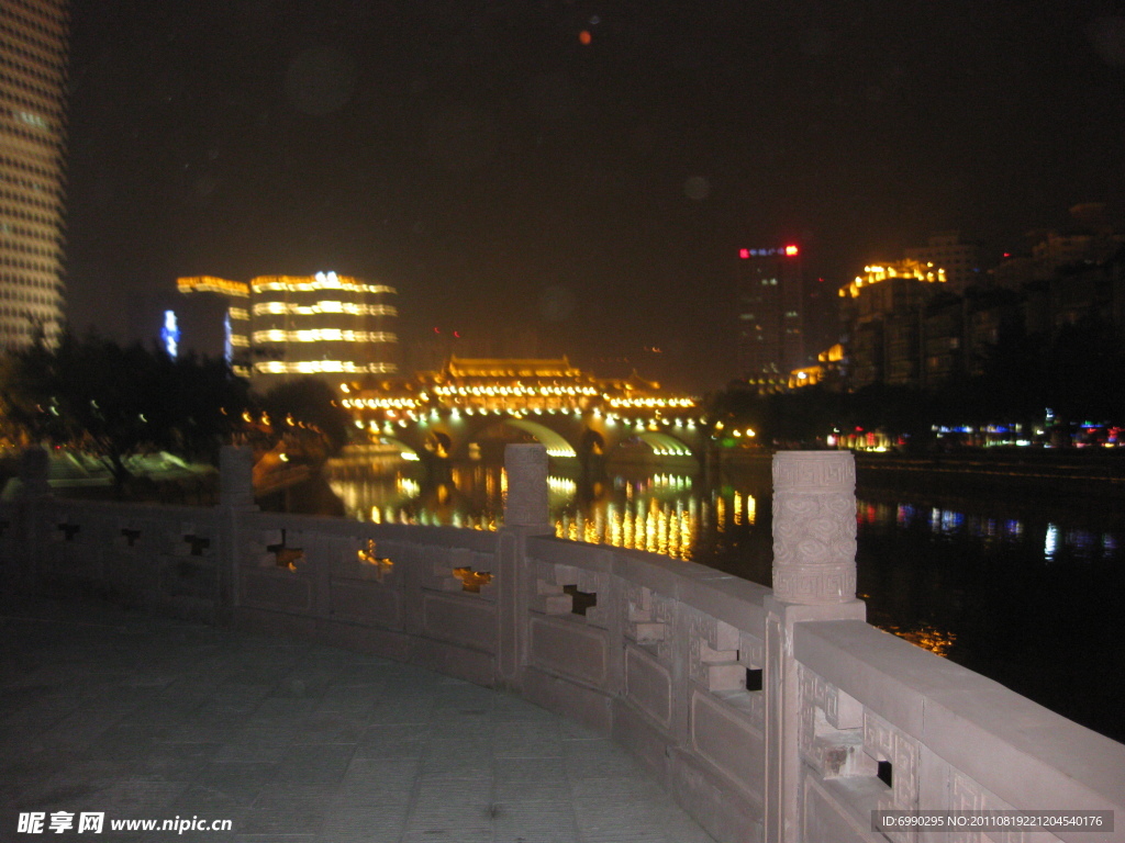 安順橋長廊夜景