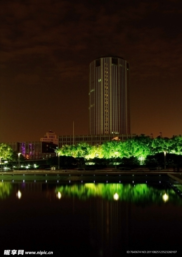 夜景倒影