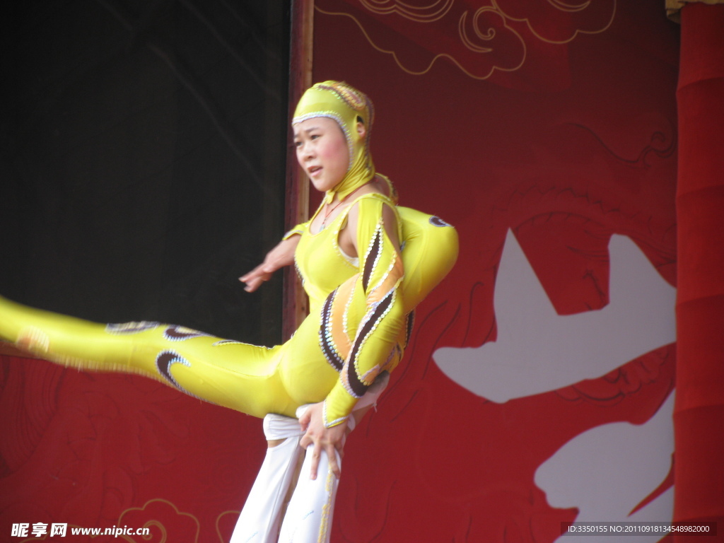 美女雜技