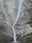 山間瀑布