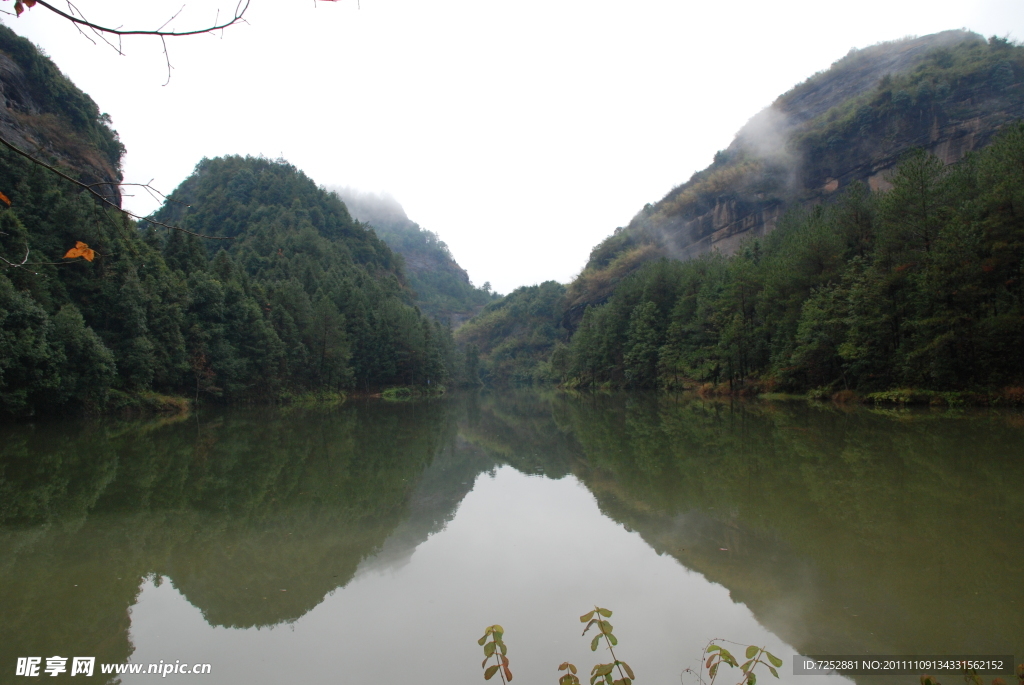 羅漢巖湖水