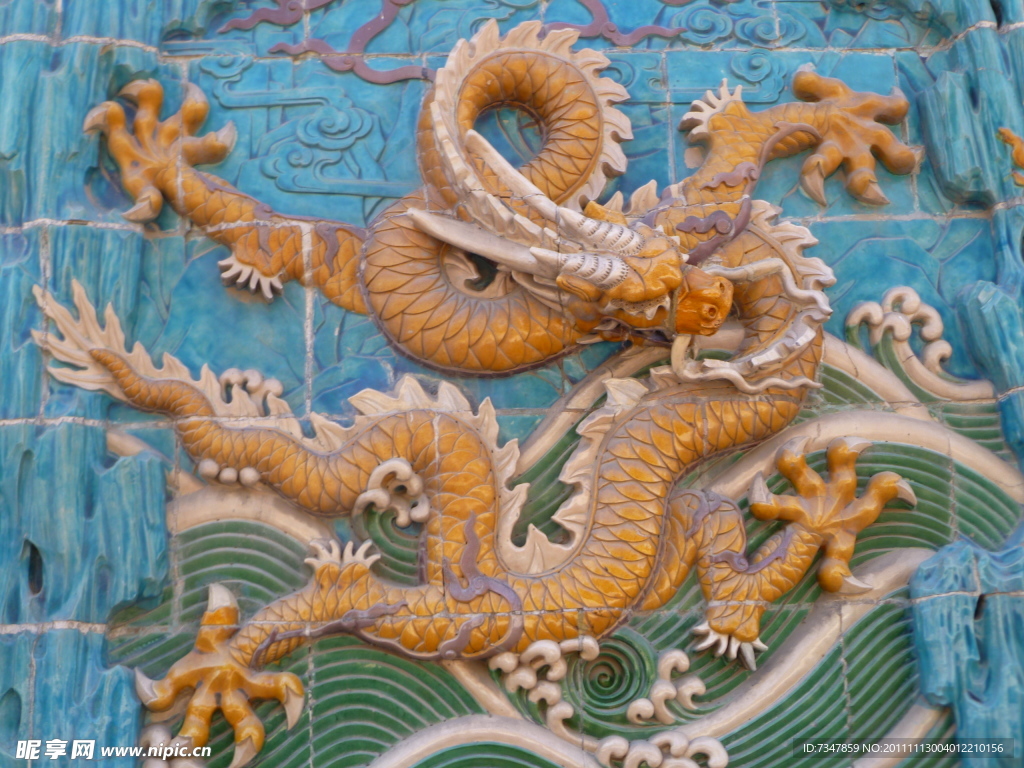 墻壁雕刻龍