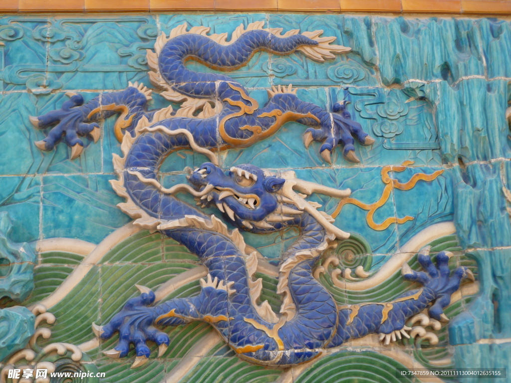 墻壁雕刻龍
