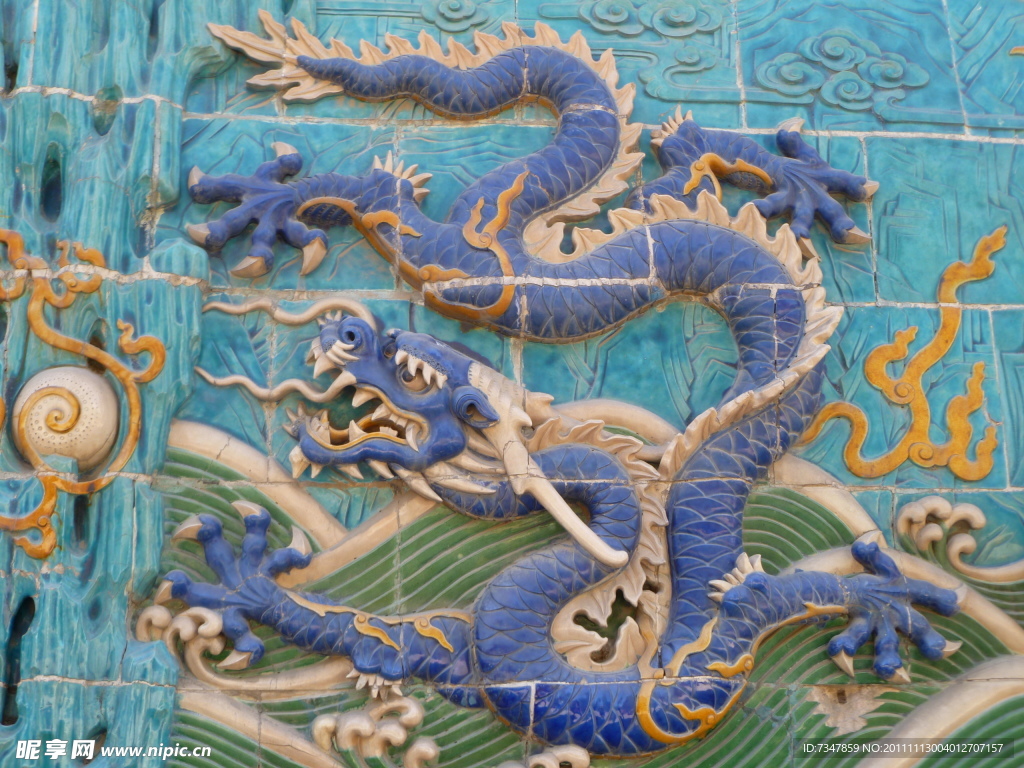 墻壁雕刻龍